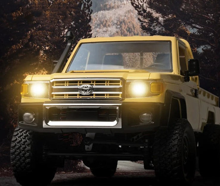 VOITURE TÉLÉCOMMANDÉE TOUT-TERRAIN 8KM/H AVEC ACCESSOIRES  |  EOROM