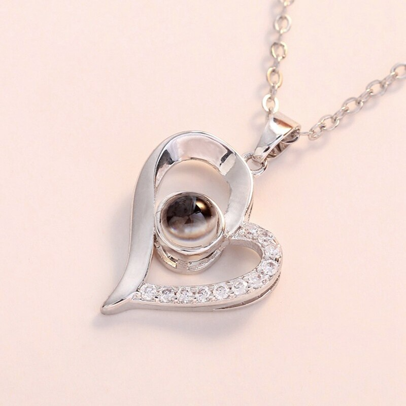 Collier je t'aime en 100 langues avec projection