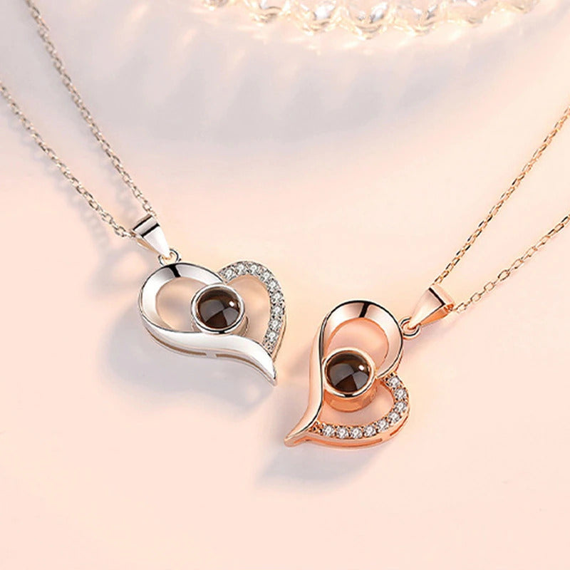 Collier je t'aime en 100 langues avec projection