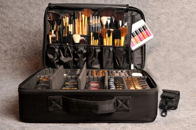 Kit Beauty Tools, outils beauté visage et ongles en Pochette Noir à fermeture  éclair dans une boite rouge à motifs doré - Divers - Tous ALL WHAT OFFICE  NEEDS